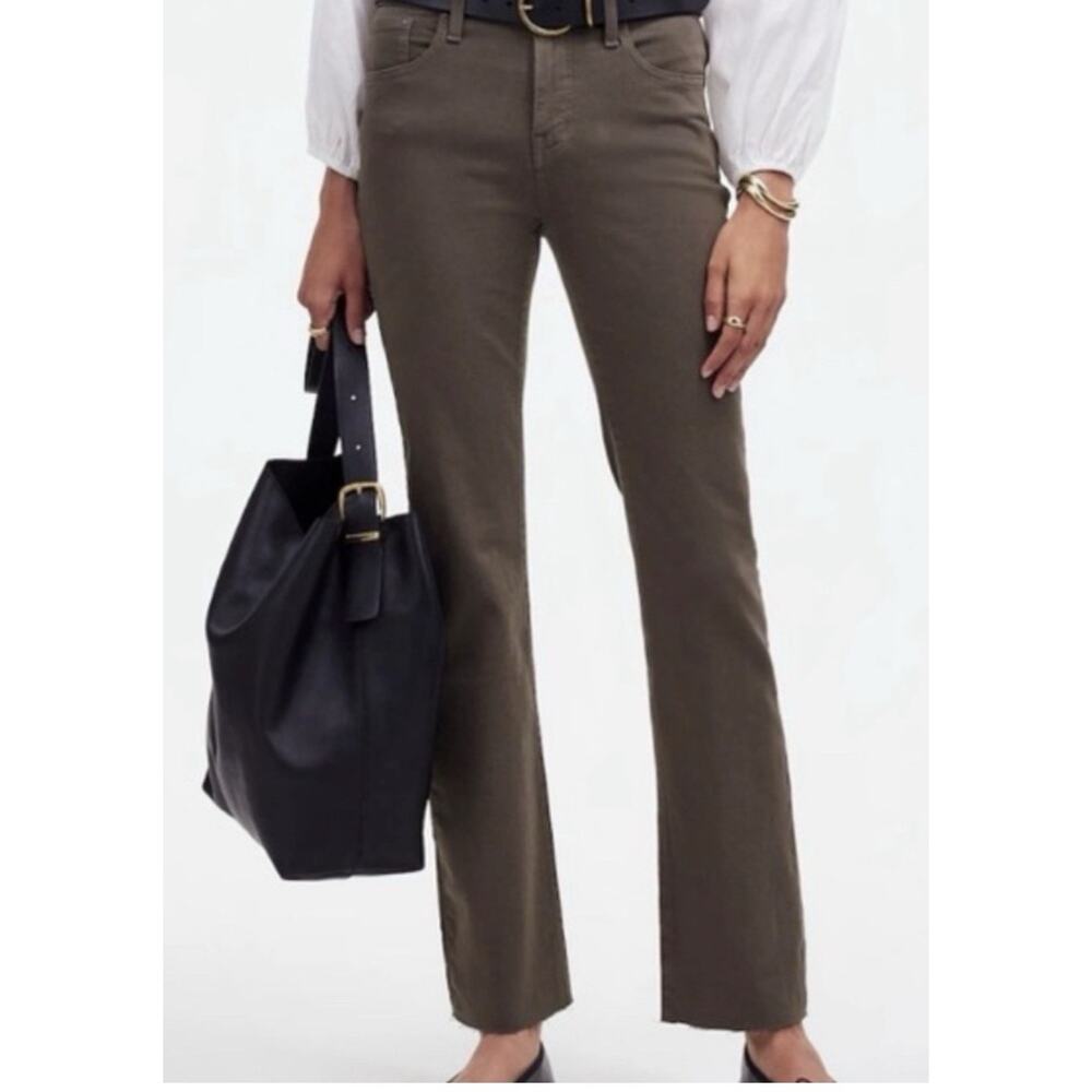 Madewell Mid-Rise Kick Out Jeans Size 24 Raw Hem Edition in Driftwood Brown‎